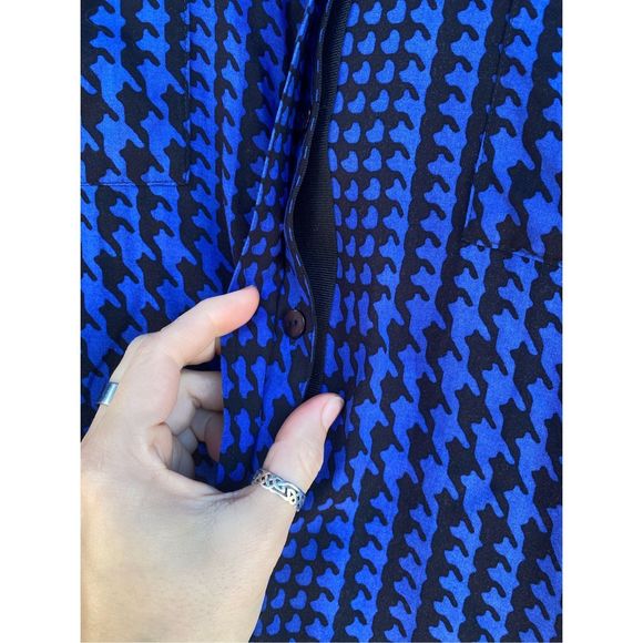 Foxcroft Shaped Fit Blue and Black Houndstooth Button-Up Blouse Sz 14, MSRP $94 - Picture 5 of 11